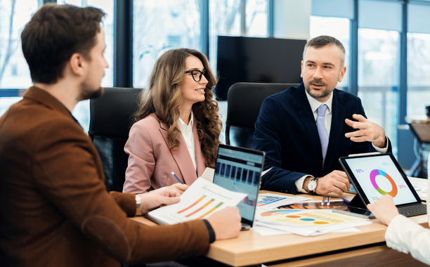 A group of experts investors working on strategy